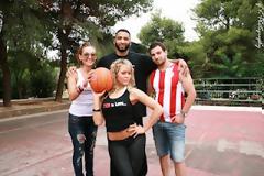 ΤΟ... ΕΚΑΝΕ ΣΑΝ ΠΡΩΤΑΘΛΗΤΗΣ Ο ΕΪΣΙ ΛΟ! (PHOTOS)