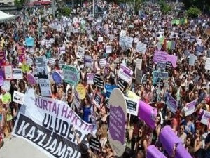 Μαζικές διαδηλώσεις γυναικών στην Τουρκία - Φωτογραφία 1