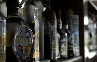 Λαθραίες φιάλες αλκοολούχων ποτών κατασχέθηκαν στις Αχαρνές - Φωτογραφία 1