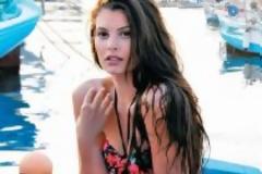 Μ. Κορινθίου: Δείτε την με σέξι μαγιό στην πισίνα! (Φωτο)