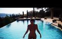 Μ. Κορινθίου: Δείτε την με σέξι μαγιό στην πισίνα! (Φωτο) - Φωτογραφία 2