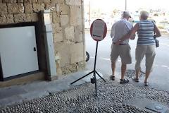 Με τηλέφωνα... ελέγχουν τις εισόδους της Μεσαιωνικής!