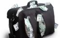 Focus: Οι Ελληνες μεταφέρουν τα χρήματά τους στο εξωτερικό ακόμα και με βαλίτσες