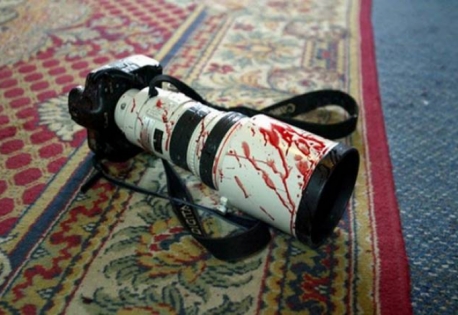 Πιο βίαιες γίνονται οι επιθέσεις κατά δημοσιογράφων στην Ευρώπη - Φωτογραφία 1