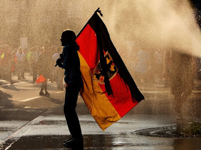 Κλονίζεται η Ευρώπη και μπαίνει σε πολύ δύσκολη θέση η Γερμανία της Μέρκελ - Φωτογραφία 4