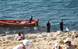 Φορείς κι εθελοντές «σηκώνουν τα μανίκια» στον Πειραιά - Φωτογραφία 1