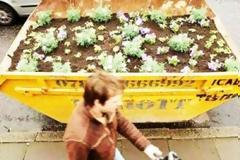 ΔΕΙΤΕ: Οι κάδοι σκουπιδιών δεν είναι μόνο για… σκουπίδια!