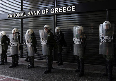 ΝΥΤ: Η Ελλάδα «ξεμένει» από λεφτά - Φωτογραφία 1