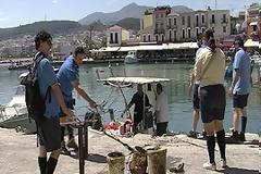 Λογής σκουπίδια στο βυθό του ενετικού λιμανιού