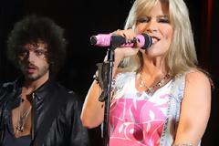 Δείτε φωτογραφίες από την εμφάνιση της Samantha Fox στην Χαλκιδική!