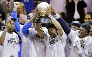 Πρωταθλητές Δύσης οι Θάντερ-Προκρίθηκαν στους τελικούς του NBA - Φωτογραφία 1