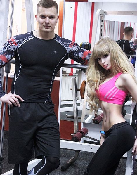 Δείτε την 26χρονη Ρωσίδα Barbie που έχουν φυλακισμένη οι ζάμπλουτοι γονείς της - Φωτογραφία 3