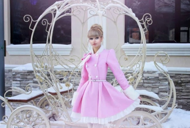 Δείτε την 26χρονη Ρωσίδα Barbie που έχουν φυλακισμένη οι ζάμπλουτοι γονείς της - Φωτογραφία 4