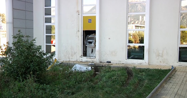 Κατέστρεψαν ΑΤΜ στο κτίριο της περιφέρειας στη Σπάρτη (βίντεο) - Φωτογραφία 1