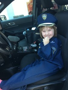 Κοριτσάκι 4 ετών κάλεσε την αστυνομία για να ελέγξει αν υπάρχουν τέρατα κάτω από το... [photo+video] - Φωτογραφία 3