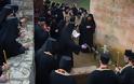 10213 - Η Εξόδιος ακολουθία και η ταφή του Ιερομονάχου Κυρίλλου Χιλιανδαρινού (1935 - 6 Φεβρουαρίου 2018) - Φωτογραφία 3