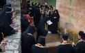 10213 - Η Εξόδιος ακολουθία και η ταφή του Ιερομονάχου Κυρίλλου Χιλιανδαρινού (1935 - 6 Φεβρουαρίου 2018) - Φωτογραφία 32