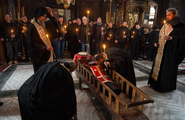 10213 - Η Εξόδιος ακολουθία και η ταφή του Ιερομονάχου Κυρίλλου Χιλιανδαρινού (1935 - 6 Φεβρουαρίου 2018) - Φωτογραφία 19