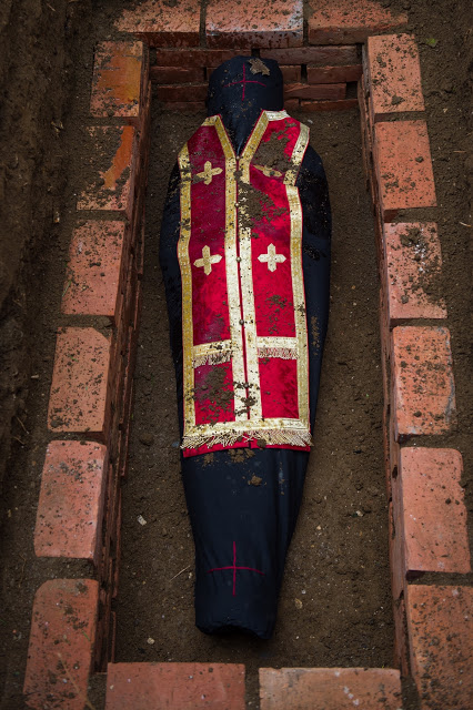 10213 - Η Εξόδιος ακολουθία και η ταφή του Ιερομονάχου Κυρίλλου Χιλιανδαρινού (1935 - 6 Φεβρουαρίου 2018) - Φωτογραφία 33