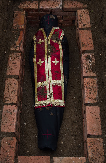 10213 - Η Εξόδιος ακολουθία και η ταφή του Ιερομονάχου Κυρίλλου Χιλιανδαρινού (1935 - 6 Φεβρουαρίου 2018) - Φωτογραφία 38
