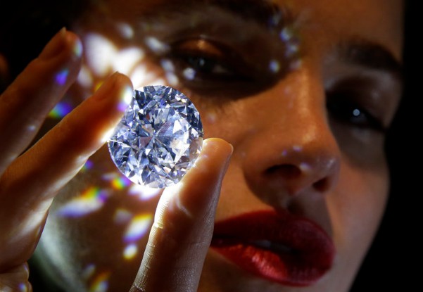 «Το πιο σπάνιο λευκό διαμάντι» βγαίνει στο σφυρί -Αψεγάδιαστο, στο μέγεθος φράουλας [photos] - Φωτογραφία 2