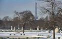 Το χιόνι καλύπτει το Παρίσι - Κλειστός για ακόμα δύο μέρες ο Πύργος του Άιφελ