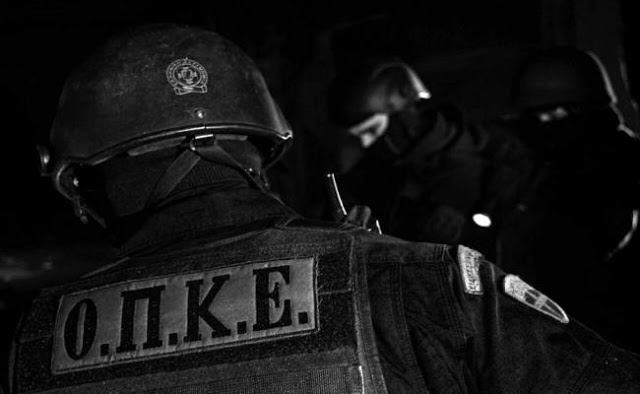 Αστυνομικοί κατάφεραν να «αναχαιτίσουν» 200 αντιεξουσιαστές στο κέντρο της Αθήνας - Φωτογραφία 1