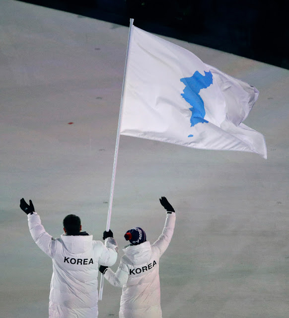 Ιστορική στιγμή: Οι αθλητές της Βόρειας και της Νότιας Κορέας παρελαύνουν υπό μία σημαία - Φωτογραφία 3