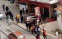 Αυτοκίνητο μπήκε μέσα σε σούπερ μάρκετ στην Χαλκιδική - Μια τραυματίας - Φωτογραφία 6
