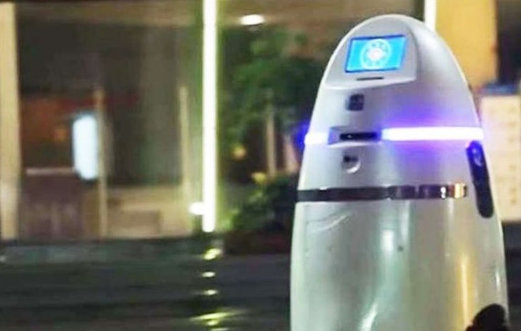 Κίνα: Αστυνομικοί - ρομπότ στην υπηρεσία των ταξιδιωτών [video] - Φωτογραφία 1
