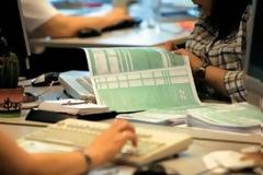 «Χαράτσι» από την εφορία 22% – Τι πρέπει να γνωρίζουν μισθωτοί, συνταξιούχοι, αγρότες