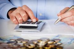 Από τα 100 δισ. ευρώ χρέη στην εφορία μόνο 4 δισ. έχουν μπει σε δόσεις