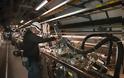 CERN: Στα πρωτόνια μπορεί να κρύβονται παράξενες περιττού αριθμού ενώσεις γλοιονίων - Φωτογραφία 1