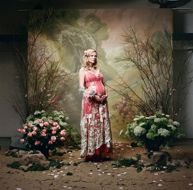 Η παραμυθένια φωτογράφηση της εγκύου ηθοποιού Kristen Dunst - Φωτογραφία 2
