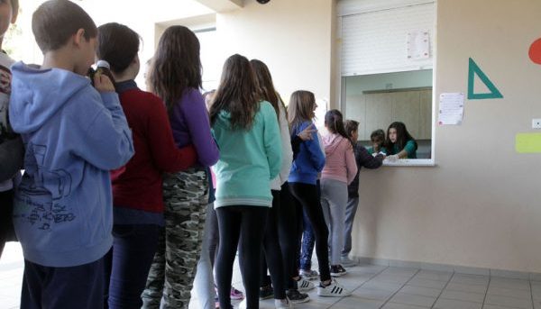 Κρήτη: Αποκαρδιωτικές εικόνες σε σχολεία του Ηρακλείου - Μαθητές αγοράζουν “βερεσέ” από το κυλικείο - Φωτογραφία 2