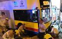 Χονγκ Κονγκ: Ανετράπη διώροφο λεωφορείο
