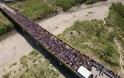 Μαζική έξοδος από τη Βενεζουέλα πριν σφραγίσει η Κολομβία τα σύνορα - Συγκλονιστική εικόνα [Video]