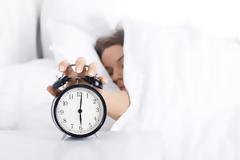 Γιατί συχνά ξυπνάτε πριν χτυπήσει το ξυπνητήρι;