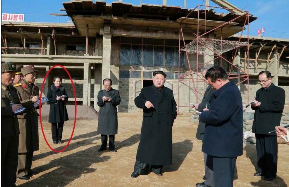 Έξυπνη, γλυκιά, γλωσσομαθής! Αυτή είναι η μυστηριώδης αδελφή του Κιμ Γιονγκ Ουν που... κάνει κουμάντο στη Βόρεια Κορέα! [photow+video] - Φωτογραφία 4