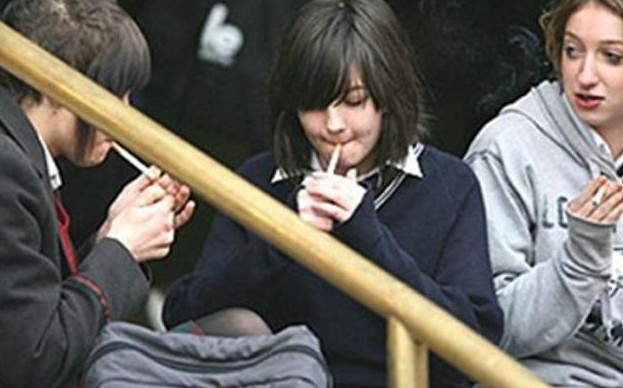 Πρόστιμο έως και 10.000 ευρώ σε διευθυντές σχολείων αν οι μαθητές καπνίζουν - Φωτογραφία 1