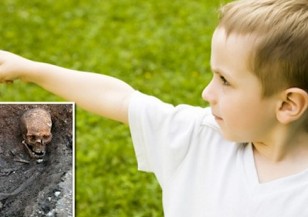 ΣΥΓΚΛΟΝΙΖΕΙ: 3χρονος θυμάται ότι δολοφονήθηκε και δείχνει πού είναι το πτώμα του... [video] - Φωτογραφία 1