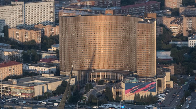 Φωτιά σε κεντρικό ξενοδοχείο της Μόσχας - Φωτογραφία 1