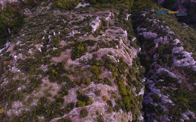 Βραδέτο: Η περίφημη Σκάλα στο πιο απομακρυσμένο από τα Ζαγοροχώρια [video] - Φωτογραφία 2
