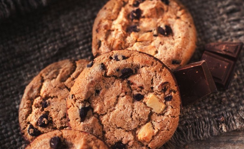 Πώς θα φτιάξεις μαλακά μπισκότα με σοκολατένια τσιπς χρησιμοποιώντας ένα μυστικό υλικό - Φωτογραφία 1