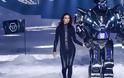 H εμφάνιση της Irina Shayk με ρομπότ στο ανατρεπτικό fashion show του Philipp Plein! #mystylerocks#fashionista #fashionstyle #fashionable #trend #trendy