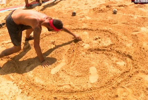 Survivor: Τι χάραξε στην άμμο ο Μουρούτσος; Η τρυφερή αφιέρωση - Φωτογραφία 1