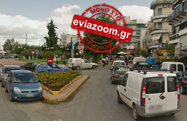 Χαλκίδα: Αυτοκίνητο συγκρούστηκε με μηχανάκι στη πλατεία Αθανάτων - Φωτογραφία 1