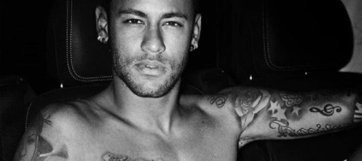 Ο Βραζιλιάνος σταρ του ποδοσφαίρου Neymar ποζάρει γυμνός για τον Mario Testino! - Φωτογραφία 1