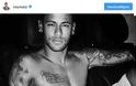 Ο Βραζιλιάνος σταρ του ποδοσφαίρου Neymar ποζάρει γυμνός για τον Mario Testino! - Φωτογραφία 2