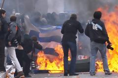 Αντιπατριωτισμός, μια πέμπτη φάλαγγα πληρωμένη με εκατομμύρια δολάρια και ευρώ